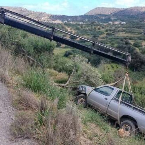 Σοκ στο Ηράκλειο: Έψαχναν τον νεωκόρο για τη λειτουργία και τον βρήκαν εγκλωβισμένο σε συντρίμμια