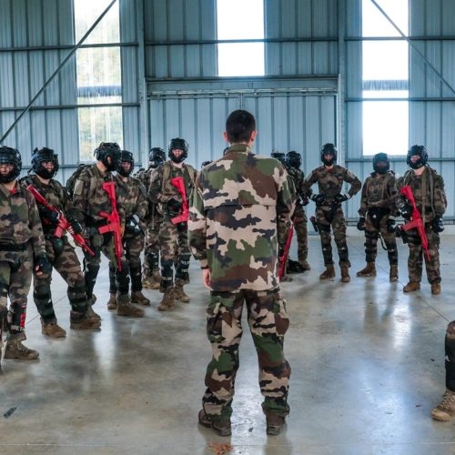 Η Επιστροφή του «Χακί»: Ο νέος χάρτης της στρατιωτικής θητείας στην Ευρώπη