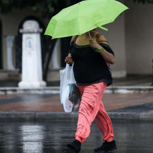 Καιρός: «Ισχυρές» βροχές και καταιγίδες με επίκεντρο την Κρήτη – Ενίσχυση των φαινομένων το Σάββατο