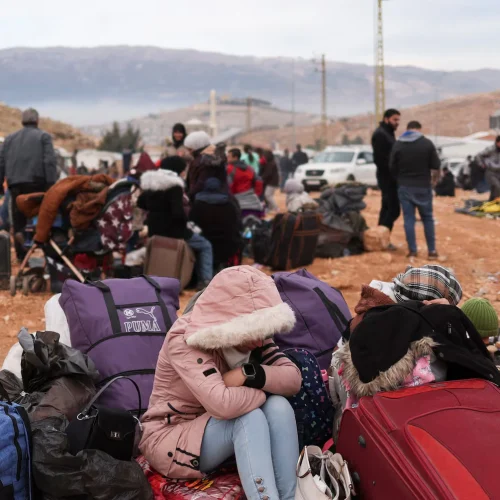 Χιλιάδες Σύριοι κατακλύζουν τον Λίβανο αναζητώντας καταφύγιο από τις κυβερνητικές σφαγές
