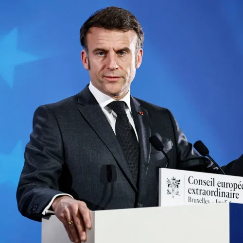 Ο Μακρόν προσπαθεί να προσελκύσει ερευνητές στη Γαλλία για να τα βάλει με τις ΗΠΑ