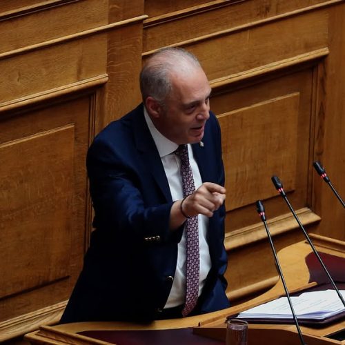 Ο πρόεδρος της Ελληνικής Λύσης Κυριάκος Βελόπουλος μιλάει στην Ολομέλεια της Βουλής, στη συζήτηση και λήψη απόφασης για τη σύσταση Ειδικής Κοινοβουλευτικής Επιτροπής προς διενέργεια προκαταρκτικής εξέτασης, σύμφωνα με το άρθρο 86 παρ. 3 του Συντάγματος, τα άρθρα 153 επ. του Κανονισ