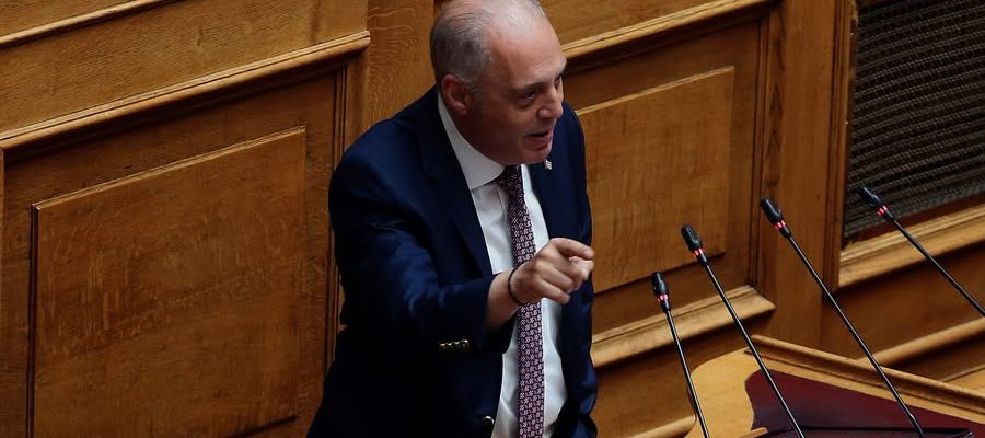 Ο πρόεδρος της Ελληνικής Λύσης Κυριάκος Βελόπουλος μιλάει στην Ολομέλεια της Βουλής, στη συζήτηση και λήψη απόφασης για τη σύσταση Ειδικής Κοινοβουλευτικής Επιτροπής προς διενέργεια προκαταρκτικής εξέτασης, σύμφωνα με το άρθρο 86 παρ. 3 του Συντάγματος, τα άρθρα 153 επ. του Κανονισ