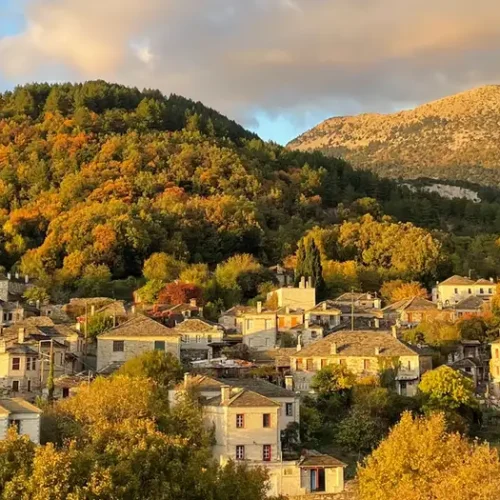 ΑΠΕΙΛΕΣ ΚΑΙ ΜΗΝΥΣΕΙΣ ΑΠΟ ΕΦΟΠΛΙΣΤΗ ΣΕ ΟΠΟΙΟΝ ΚΑΤΟΙΚΟ ΤΟΥ ΠΑΠΙΓΚΟΥ ΡΩΤΑ ΚΑΙ “ΨΑΧΝΕΙ” ΓΙΑ ΕΠΑΥΛΗ ΠΟΥ ΕΧΤΙΣΕ ΣΕ “EΘΝΙΚΟ ΠΑΡΚΟ”!