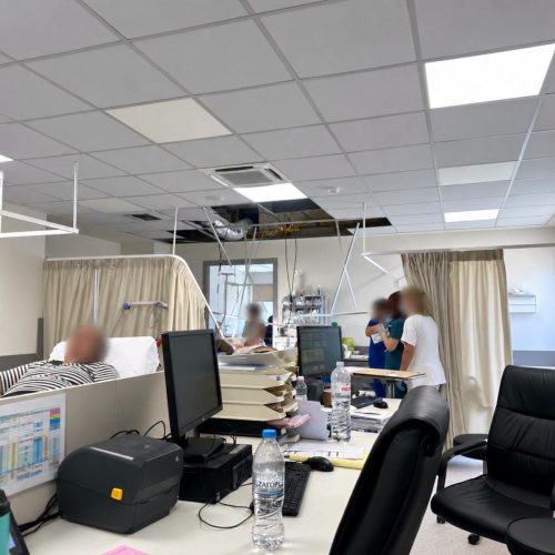 Κατέρρευσε τμήμα της οροφής στο Νοσοκομείο Κορίνθου λίγες μέρες μετά τα εγκαίνια από τον Α. Γεωργιάδη