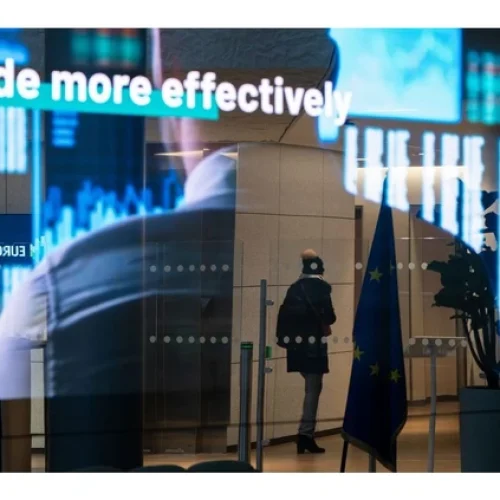 Οι ευρωπαϊκές μετοχές συνεχίζουν την πτώση καθώς τίθενται σε ισχύ οι δασμοί του Τραμπ