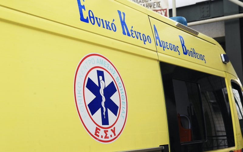 Ασθενοφόρο του ΕΚΑΒ στην είσοδο του Λαϊκού Νοσοκομείου, Πέμπτη 8 Ιουνίου 2023. ΑΠΕ-ΜΠΕ/ΑΠΕ-ΜΠΕ/ ΑΛΕΞΑΝΔΡΟΣ ΒΛΑΧΟΣ