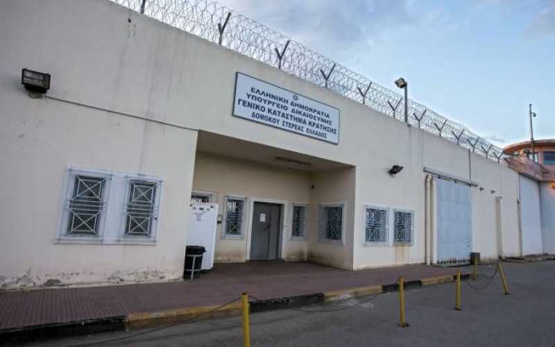 Εφοδος στις φυλακές Δομοκού – Βρέθηκαν αυτοσχέδια μαχαίρια και σουβλί