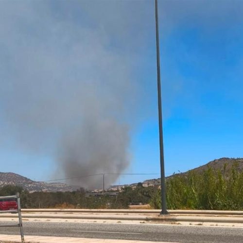 Δραματικά λεπτά στο Λαύριο: σπίτια απειλήθηκαν, το 112 χτύπησε δύο φορές (ΒΙΝΤΕΟ)