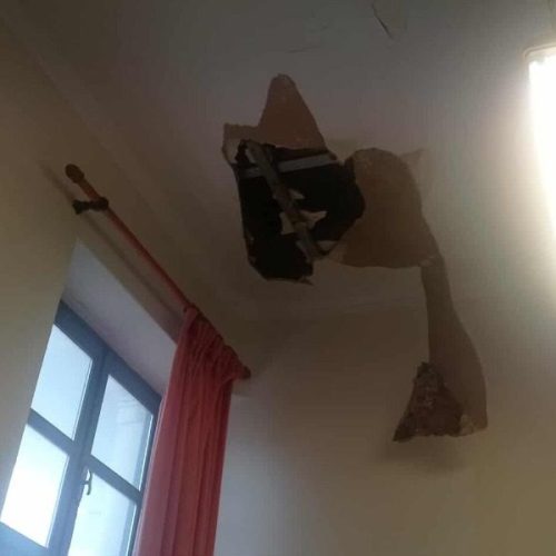 ΕΧΕΙ ΓΙΝΕΙ ΚΑΝΟΝΙΚΟΤΗΤΑ ΠΛΕΟΝ: ΕΠΕΣΑΝ ΣΟΒΑΔΕΣ ΣΕ ΔΗΜΟΤΙΚΟ ΣΧΟΛΕΙΟ!!!