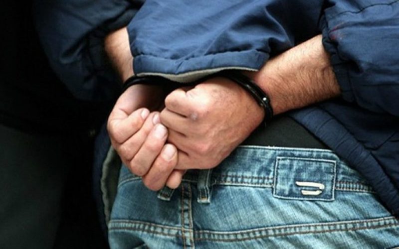 Βόλος: Σύλληψη 52χρονου που έκλεβε από καταστήματα σπάζοντας τις τζαμαρίες