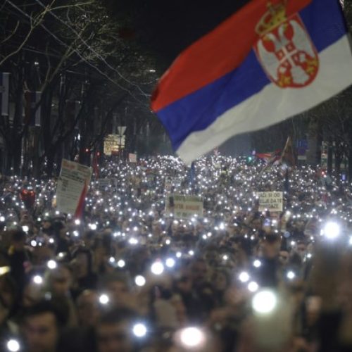 Περισσότεροι από 300.000 στους δρόμους στο Βελιγράδι