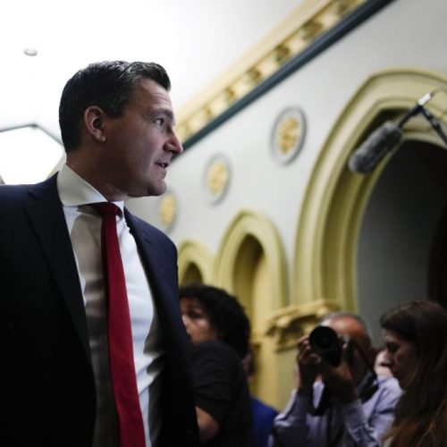 Το ινστιτούτο ασφάλειας ανακοινώνει «ερευνητικά έργα» καθώς η παγκόσμια εστίαση μετατοπίζεται στην υιοθέτηση της «τεχνητής νοημοσύνης»