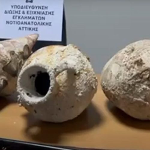 53χρονος είχε 5 «αρχαίους αμφορείς»