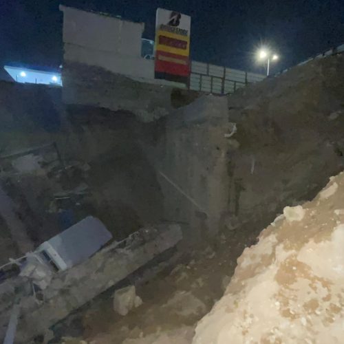 (BINTEO)Άνοιξε η γη στην Αίγυπτο και κατάπιε δύο κτίρια