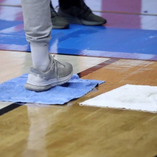 «Αναβλήθηκε» ο αγώνας του Περιστερίου με τη Σαραγόσα – «Έσταζε νερό» η οροφή