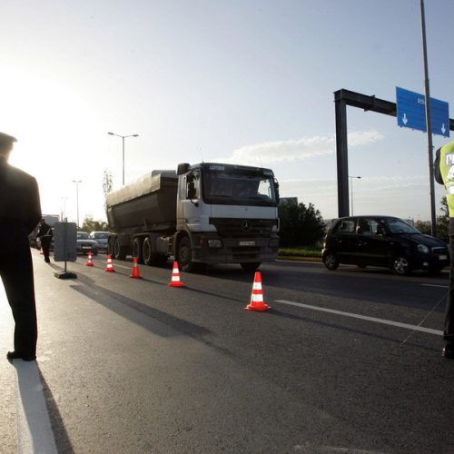 Σύλληψη για Επικίνδυνη Οδήγηση: Τον «Έπιασαν» με 216 χλμ/ώρα στη λεωφ. Βουλιαγμένης