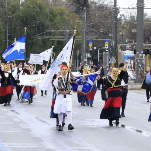 Κακοκαιρία «φρενάρει» την 25η Μαρτίου: Ακυρώθηκαν οι παρελάσεις σε Ηράκλειο, Ρέθυμνο και Χανιά