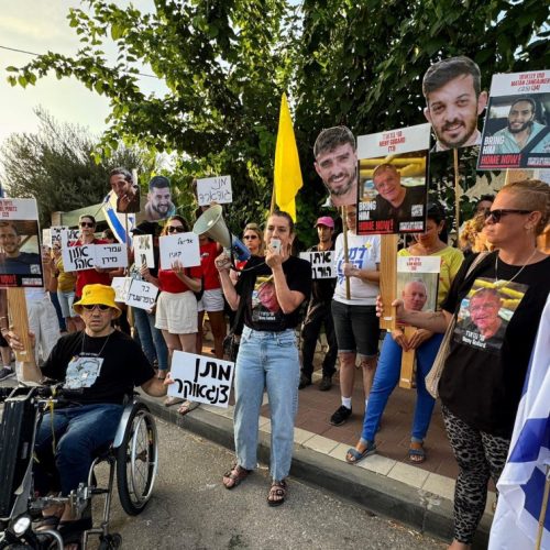 Ισραήλ: «Οργή» από τις οικογένειες ομήρων – «Διαδήλωσαν» έξω από κατοικίες υπουργών
