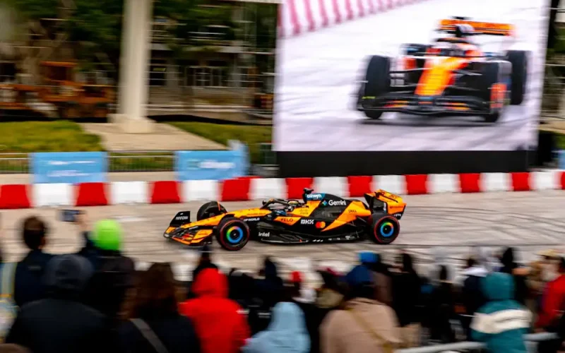 Τα πιο δυνατά καρέ του showrun με τη McLaren MCL60 και τη McLaren MP4/6 του Ayrton Senna (βίντεο)