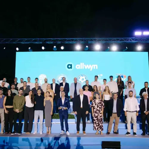 Στελέχη της Allwyn με εκπροσώπους της ΕΟΚ, της ΕΟΠΕ, της ΕΠΟ, της ΚΟΕ και του ΣΕΓΑΣ