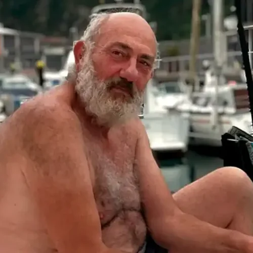 Ιόνιο: «Δεν γυρίζω πίσω μέχρι να βρεθεί» – Συγκλονίζει η σύζυγος του Ισπανού επιχειρηματία