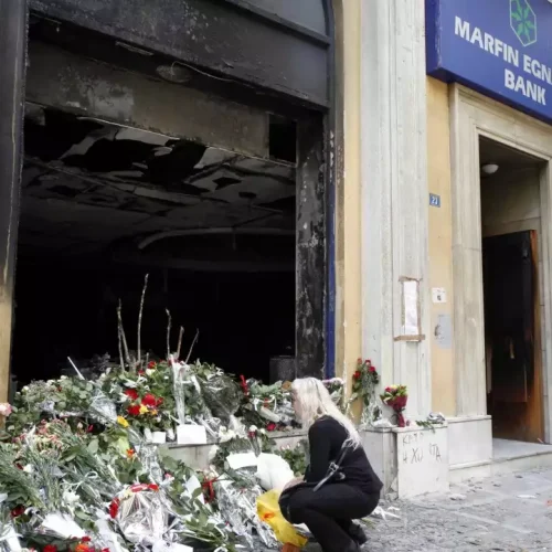 Δυο συλλήψεις για τον φονικό εμπρησμό στη Marfin το 2010