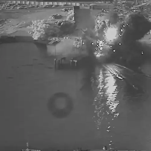 Τα drones-καμικάζι των ΗΠΑ χτυπάει τη ναυτική βάση του Μπαντάρ Αμπάς (βίντεο)