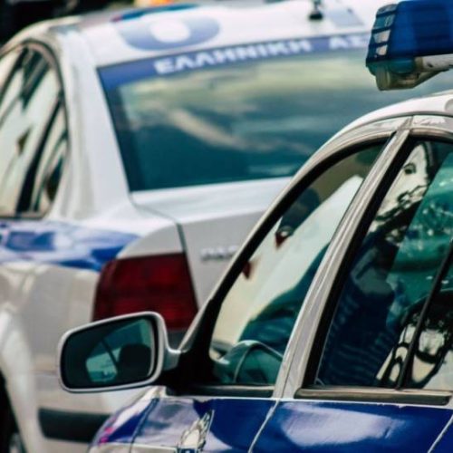 Θεσσαλονίκη: Επεισοδιακή σύλληψη διακινητή παράνομων αλλοδαπών – Ανέπτυξε ταχύτητα, τράκαρε με προπορευόμενο όχημα