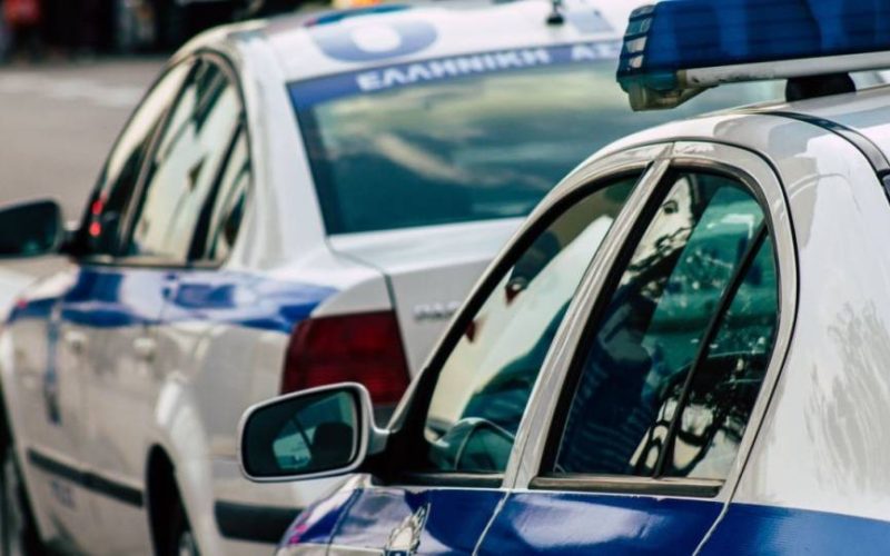 Θεσσαλονίκη: Επεισοδιακή σύλληψη διακινητή παράνομων αλλοδαπών – Ανέπτυξε ταχύτητα, τράκαρε με προπορευόμενο όχημα