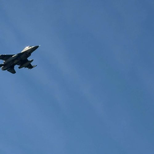 Εντυπωσιακές πτήσεις μαχητικών αεροσκαφών στον ουρανό της Θεσσαλονίκης