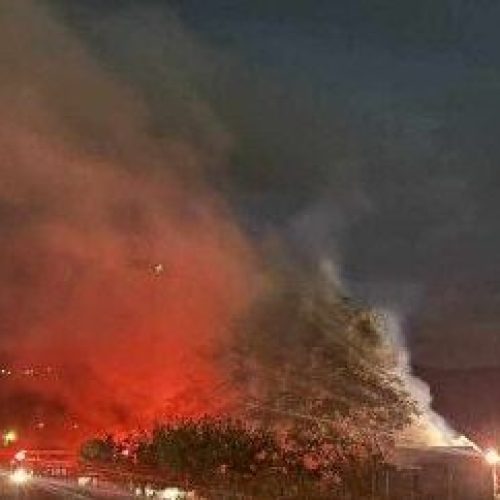 Συναγερμός στη Φθιώτιδα: Φωτιά κατακαίει αποθήκη στη Φθιώτιδα – Δείτε φωτογραφίες