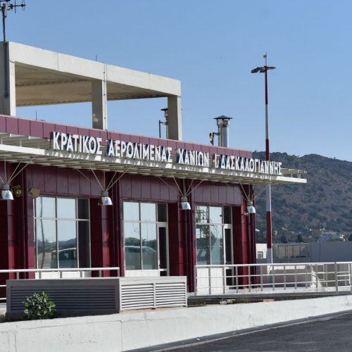 Χανιά: Σύλληψη 68χρονου στο αεροδρόμιο με «βαριές» αποσκευές – Όπλα, κοσμήματα και χιλιάδες ευρώ