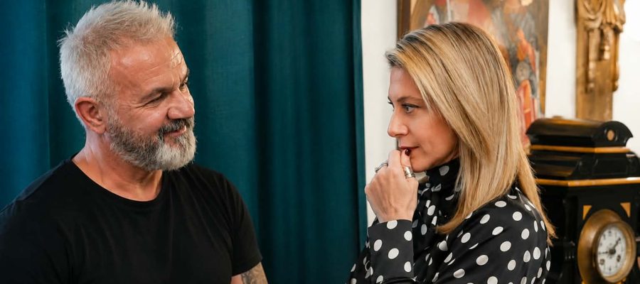 Θηβαίος κατά Καρυστιανού: «Προσπαθεί επικοινωνιακά να καπηλευτεί συναυλία μου στη Λάρισα»