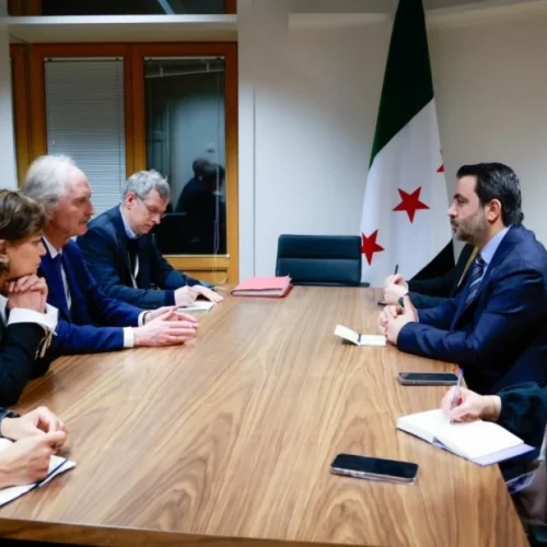 Η de facto κυβέρνηση της Συρίας λαμβάνει κατάλογο με τις απαιτήσεις των ΗΠΑ για «ανακούφιση από τις κυρώσεις»