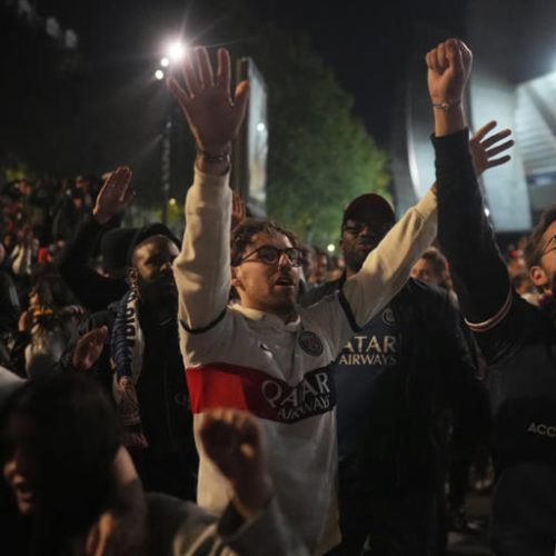 «ΤΡΟΜΟΣ ΣΤΟ ΠΑΡΙΣΙ»: Αυτοκίνητο παρέσυρε φιλάθλους μετά το Παρί – Άρσεναλ!