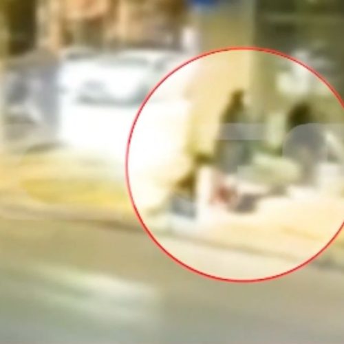 ΣΟΚ! Η στιγμή που 37χρονος Σύρος επιτίθεται σε 22χρονη στα Εξάρχεια – Προσπάθησε να τη βιάσει