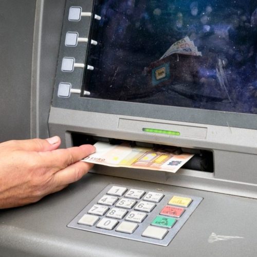 Υπό αυστηρό έλεγχο επιδόματα, παροχές και εκπτώσεις που χορηγούνται με περιουσιακά κριτήρια
