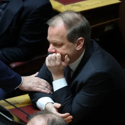 Mήνυση για τρία κακουργήματα κατά του Κώστα Αχ. Καραμανλή