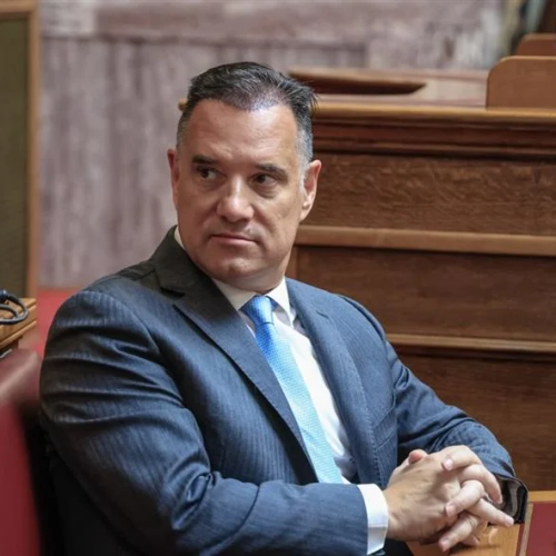 «Δεν μπορούμε να βοηθήσουμε το ΕΣΥ, ας γκρινιάζουν» – Κυνισμός Άδωνι για το υπερπλεόνασμα