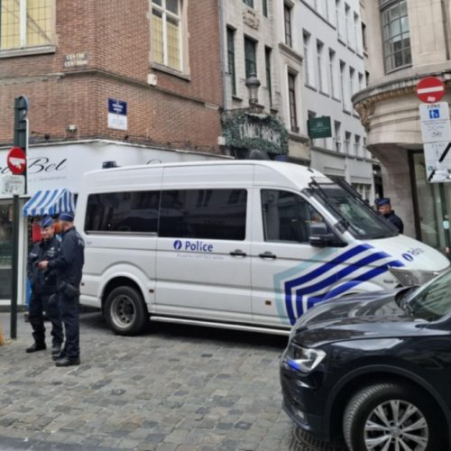 Βελγική αστυνομία έσυρε οπαδούς της ΑΕΚ πριν το Conference League (ΒΙΝΤΕΟ)