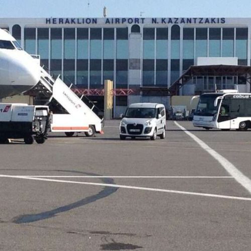 ΤΡΑΓΙΚΟ! Ιταλός επιβάτης στο Ηράκλειο έκανε πτήση άνω κάτω για ένα… αναψυκτικό