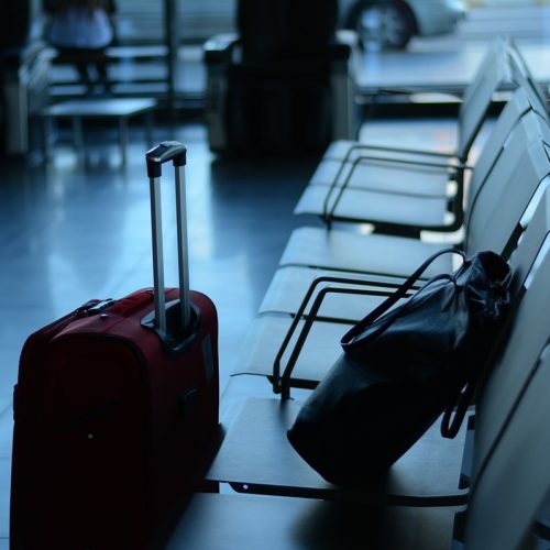 Φρίκη σε αεροδρόμιο της Ινδίας: Καθαρίστρια ανακάλυψε νεκρό μωρό σε κάδο σκουπιδιών