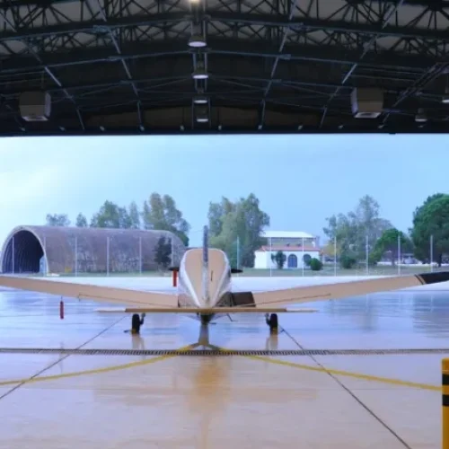 Σκηνές Πανικού: Αεροσκάφος Έκανε Αναγκαστική Προσγείωση Κοντά στο Αεροδρόμιο του Αράξου – Σώοι οι Επιβάτες!