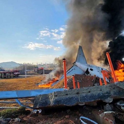 «ΤΡΑΓΩΔΙΑ»: «Συνετρίβη» αεροσκάφος – Πόσοι «σκοτώθηκαν»
