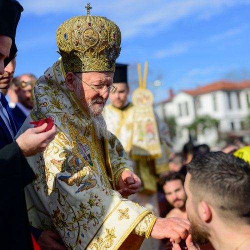 Greek Orthodox Ecumenical Patriarch Bartholomew I of Constantinople blesses an Greek Orthodox swimmer during Epiphany day celebrations in Istanbul, on January 6, 2024. - Similar celebrations for the Epiphany Day are held across the country and region on river banks, seafronts and lakes. (Photo by YASIN AKGUL / AFP)
