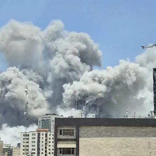 «Υπάλληλοι» και «οικογένειες επισκεπτών» μεταξύ των νεκρών στη φυλακή Εβίν