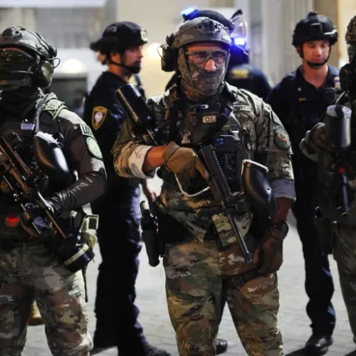 ΘΑ ΕΠΙΚΑΛΕΣΤΕΙ Ο ΤΡΑΜΠ ΤΟΝ ΝΟΜΟ ΠΕΡΙ ΕΞΕΓΕΡΣΕΩΝ ΓΙΑ ΝΑ ΑΝΑΠΤΥΞΕΙ ΣΤΡΑΤΕΥΜΑΤΑ ΠΑΝΤΟΥ ΣΤΙΣ Η.Π.Α. ;