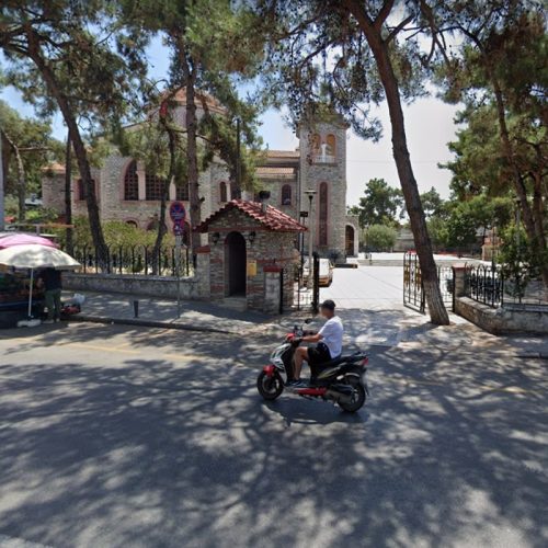 Tα “έσπασε” σε παρεκκλήσι – Είχε καταδικαστεί για ενδοοικογενειακή βία