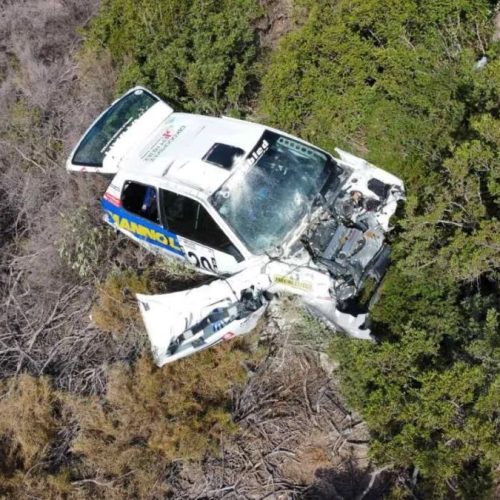 Αυτοκίνητο «έφυγε» σε γκρεμό κατά τη διάρκεια αγώνα ταχύτητας στην Κρήτη